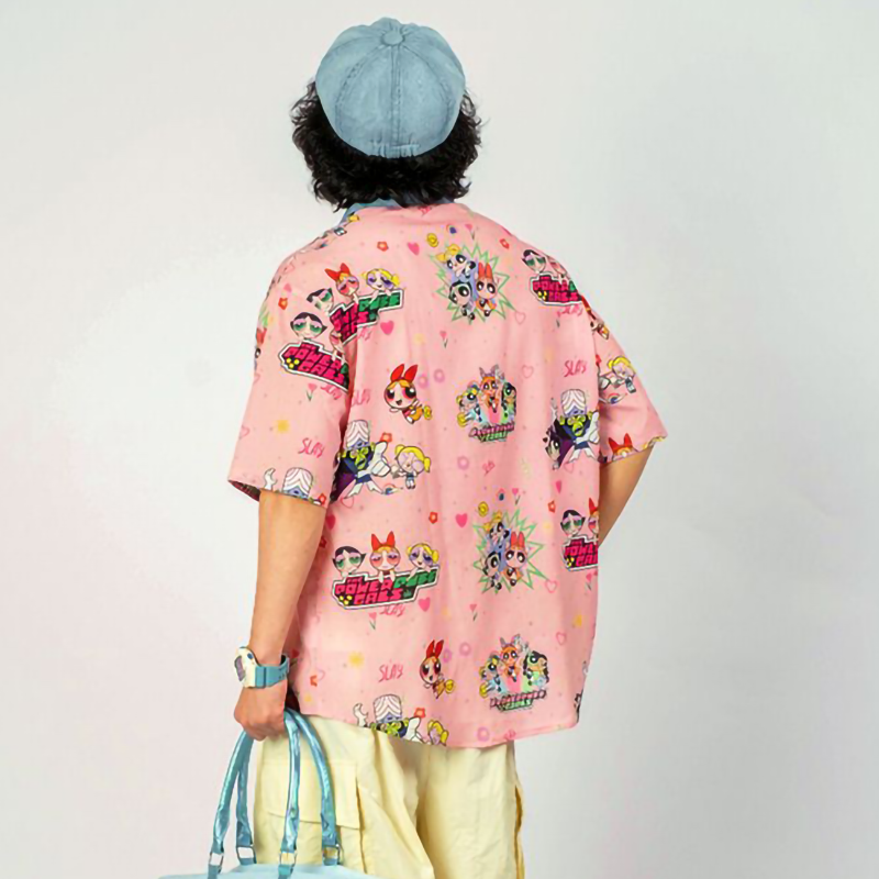 ピンクのかわいい漫画のカジュアル シャツ