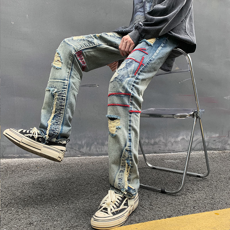 ユニークなデザイン 超カッコイイ 赤い糸の刺繍 ダメージデニムパンツ