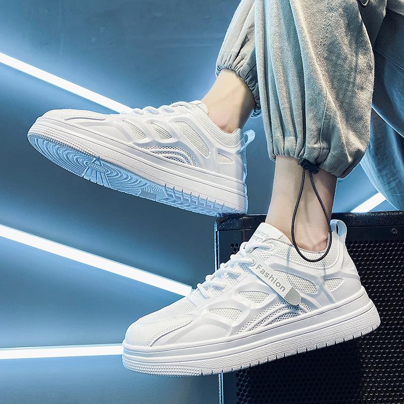 2021年夏の人気商品  ピュアホワイトのスニーカー