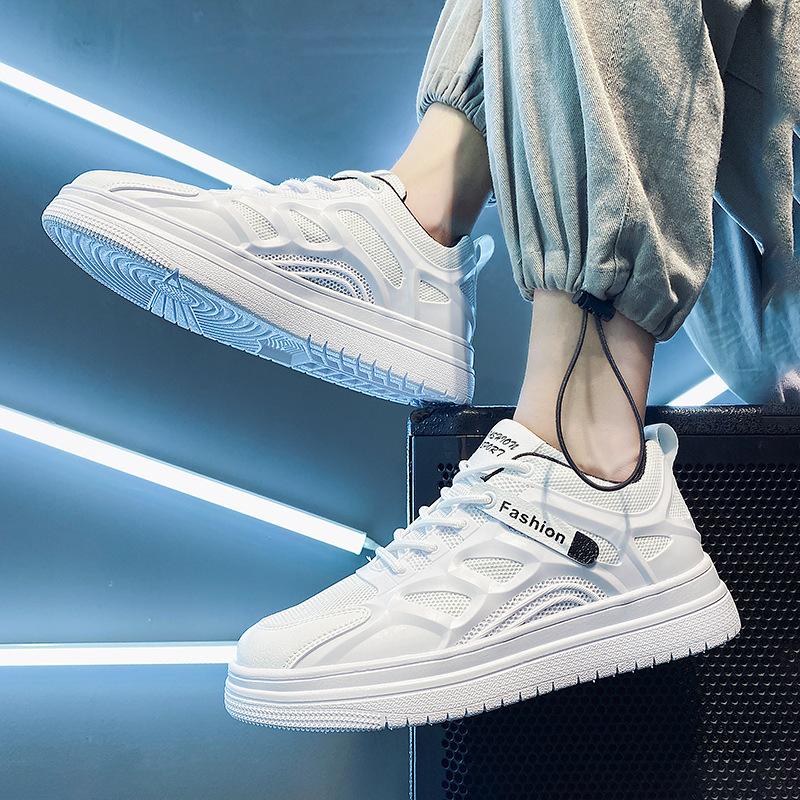 2021年夏の人気商品  ピュアホワイトのスニーカー