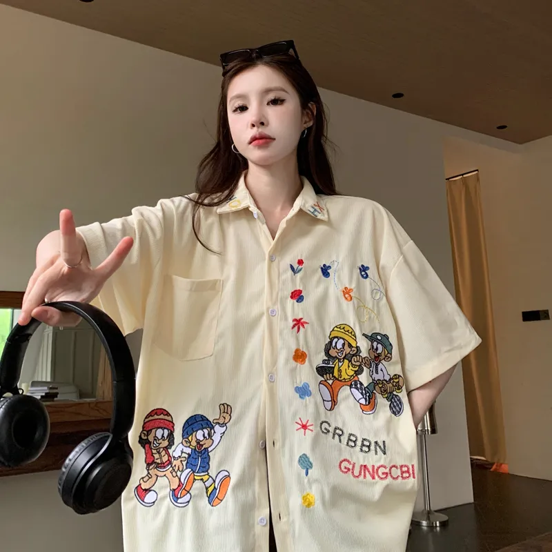 楽しい漫画刺繍カジュアル半袖シャツ